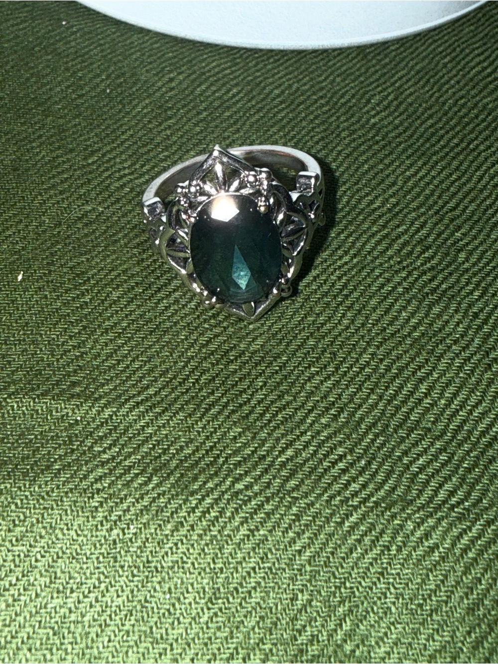 Sterling Silver Vintage-Style Emerald Green Oval Ring